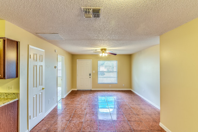 Photo 4 of 27 - 145 Mexicali Ave, Kissimmee, FL 34743