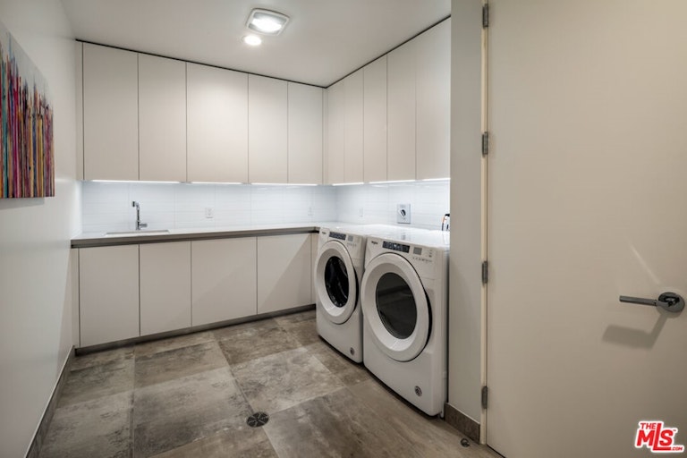 Photo 11 of 13 - 332 W Green St #410, Pasadena, CA 91105