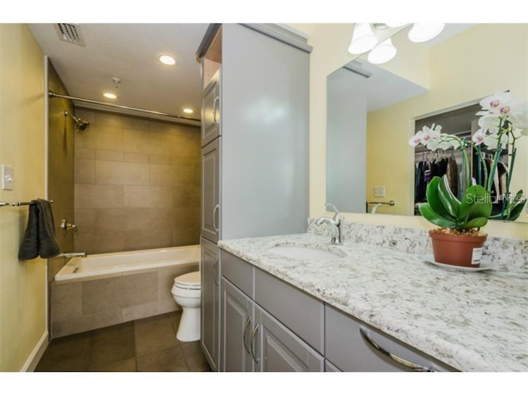 Photo 13 of 25 - 7892 Sailboat Key Blvd S #505, South Pasadena, FL 33707