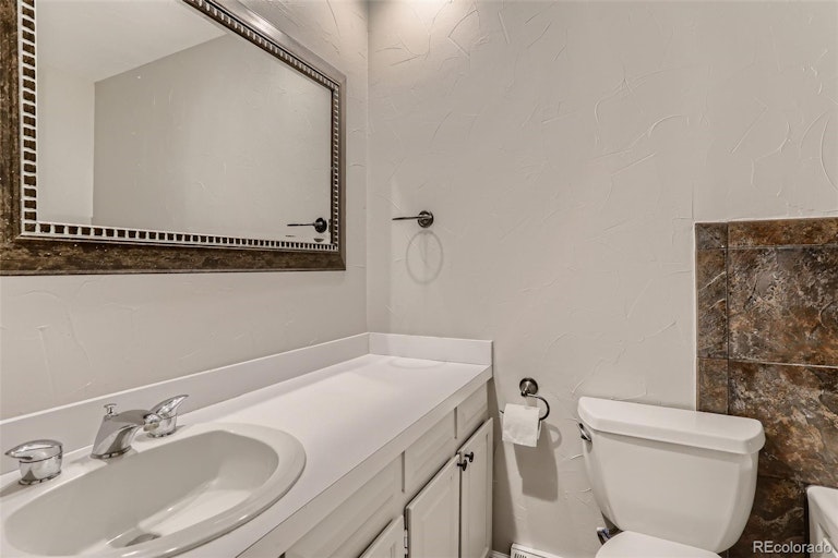 Photo 17 of 35 - 12379 E Bates Cir, Aurora, CO 80014