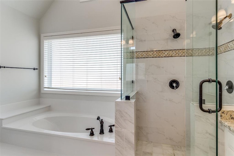 Photo 10 of 11 - 3444 Lovers Ln, Dallas, TX 75225