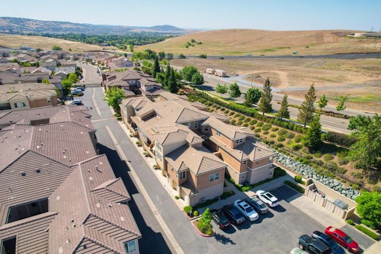 Photo 38 of 40 - 1000 Moon Cir #1026, Folsom, CA 95630