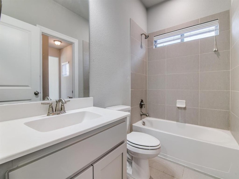 Photo 17 of 28 - 1613 Montage Dr, Garland, TX 75040