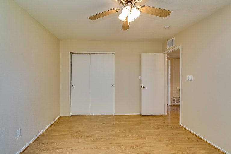 Photo 8 of 15 - 3739 W Las Palmaritas Dr, Phoenix, AZ 85051