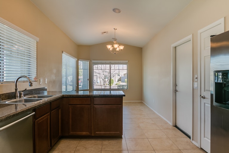 Photo 7 of 29 - 10027 W Flavia Hvn, Tolleson, AZ 85353
