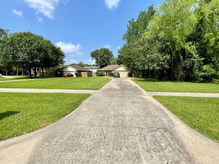 Photo 2 of 45 - 16107 Mesa Blvd, Humble, TX 77396