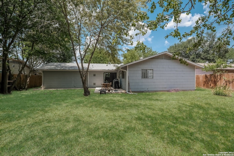 Photo 22 of 22 - 7434 Fieldgate Dr, San Antonio, TX 78227