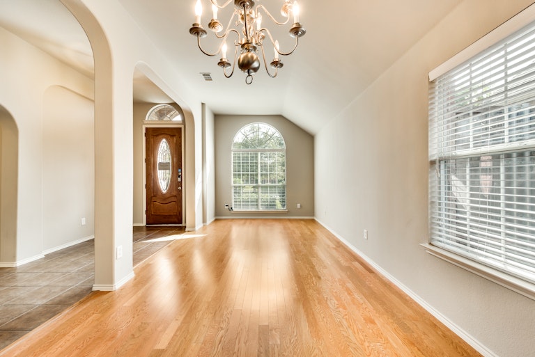 Photo 11 of 31 - 13875 Valley Mills Dr, Frisco, TX 75033