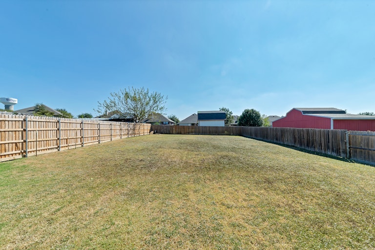 Photo 26 of 27 - 909 Ryanfield Ct, Burleson, TX 76028