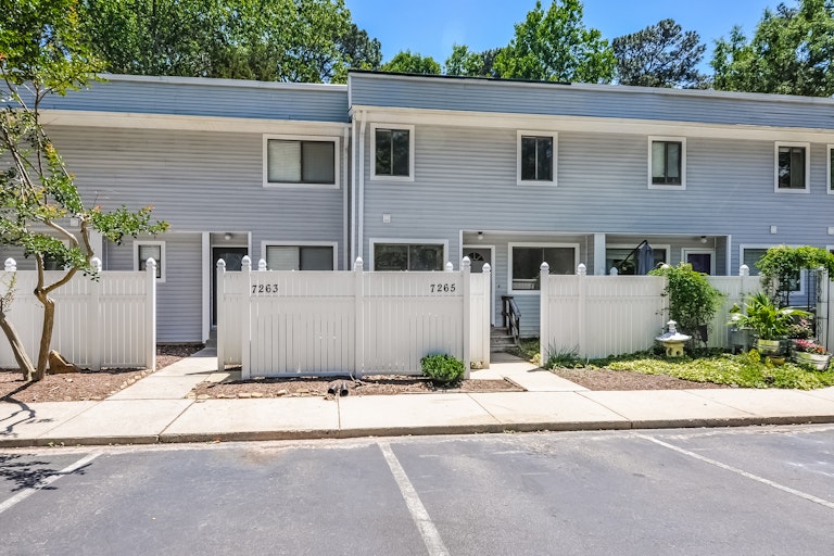 Photo 22 of 25 - 7265 Sandy Creek Dr, Raleigh, NC 27615