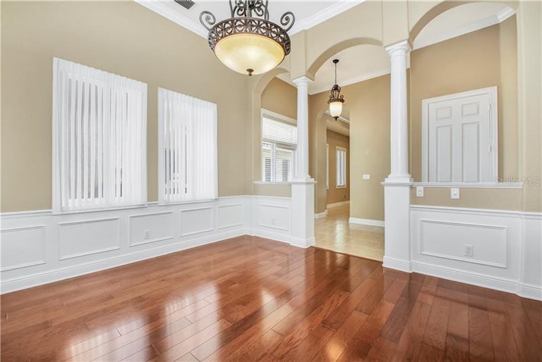 Photo 3 of 25 - 1040 Paseo Del Rio NE, Saint Petersburg, FL 33702