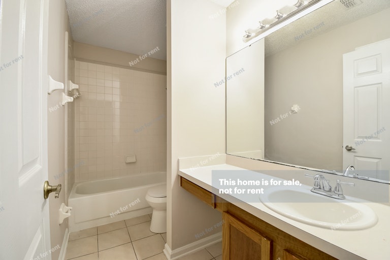 Photo 24 of 31 - 8350 Argyle Corners Ct, Jacksonville, FL 32244