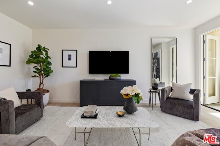 Photo 3 of 24 - 10106 Empyrean Way #201, Los Angeles, CA 90067