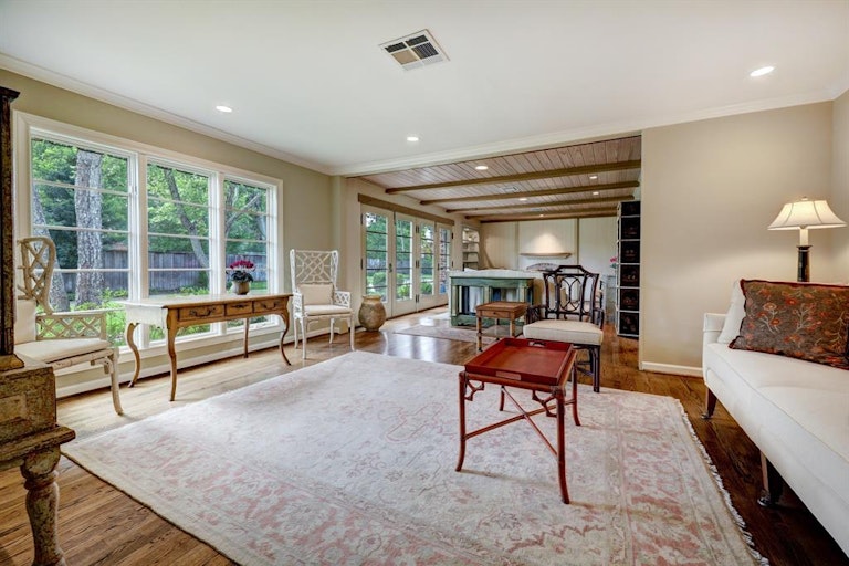 Photo 19 of 47 - 6131 Briar Rose Dr, Houston, TX 77057
