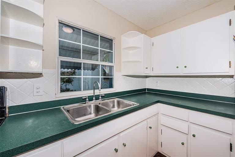 Photo 9 of 27 - 5131 96th Ter N, Pinellas Park, FL 33782