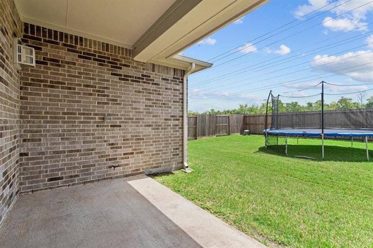 Photo 34 of 38 - 5922 Arcola Meadow Ct, Houston, TX 77059