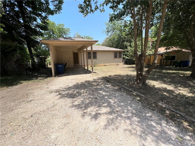 Photo 2 of 37 - 1800 Alguno Rd, Austin, TX 78757