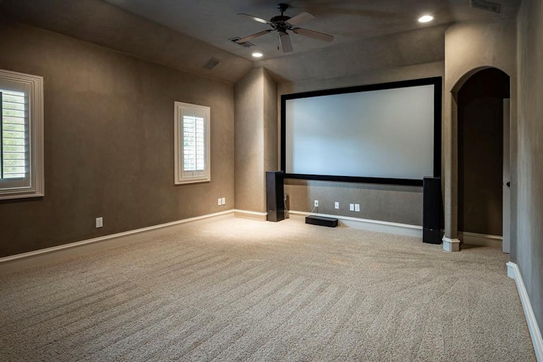 Photo 13 of 40 - 6624 Sondra Dr, Dallas, TX 75214
