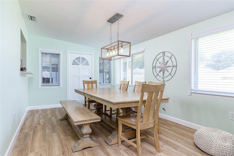Photo 25 of 33 - 923 Phyllis Ave, Largo, FL 33771