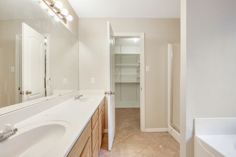 Photo 21 of 25 - 7044 Lomo Alto Dr, Fort Worth, TX 76132