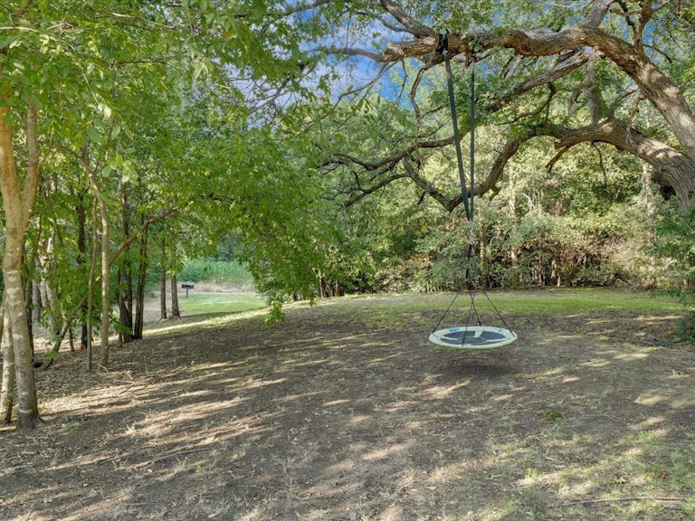 Photo 32 of 40 - 6409 Shoreline Dr, Little Elm, TX 75068