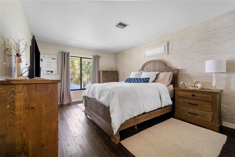 Photo 13 of 25 - 7300 Sunshine Skyway Ln S #209, Saint Petersburg, FL 33711