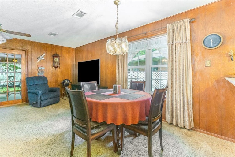 Photo 7 of 22 - 9511 Kell Cir, Houston, TX 77040