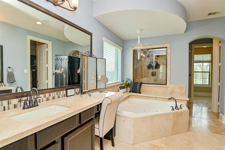 Photo 20 of 44 - 5306 Clear Landing Ct, Rosharon, TX 77583