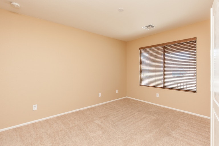 Photo 11 of 26 - 2215 W Peak View Rd, Phoenix, AZ 85085