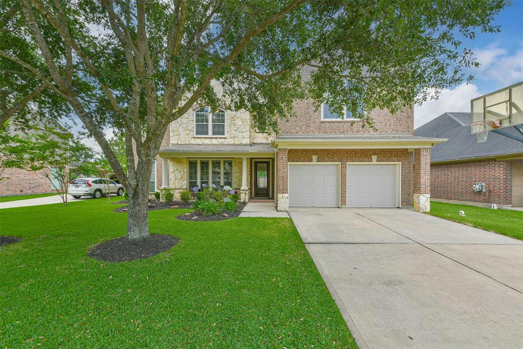 Photo 1 of 26 - 2505 Rockygate Ln, Friendswood, TX 77546