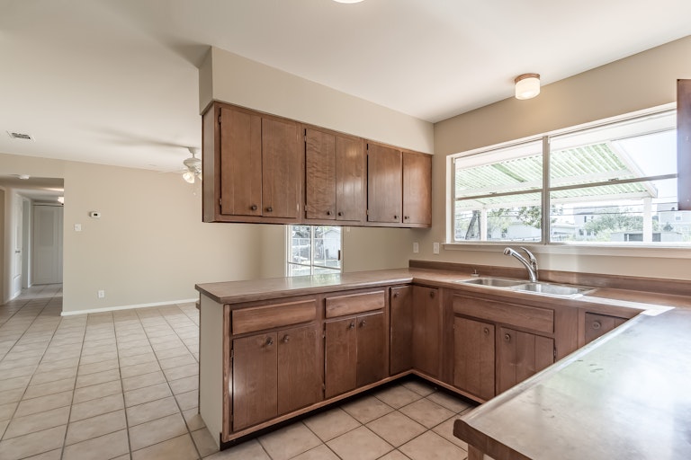 Photo 10 of 21 - 6262 Elm Valley Dr, San Antonio, TX 78242