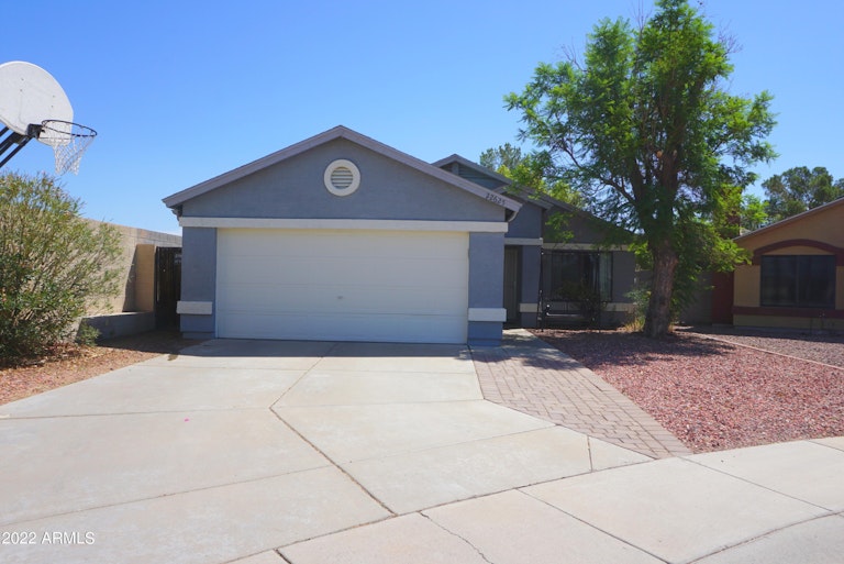 Photo 2 of 31 - 22627 N 31st Dr, Phoenix, AZ 85027