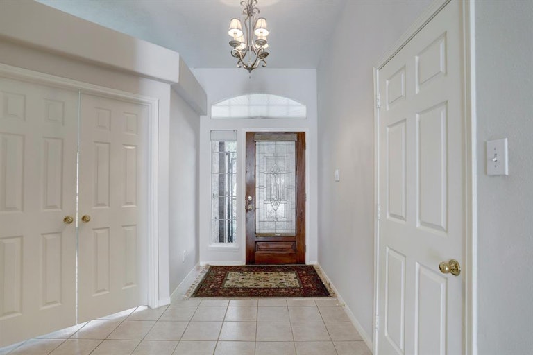 Photo 7 of 31 - 4911 Falling Oak Ct, Pasadena, TX 77505