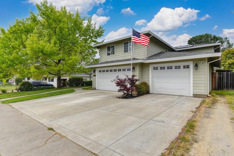 Photo 2 of 54 - 4001 Hancock Dr, Sacramento, CA 95821