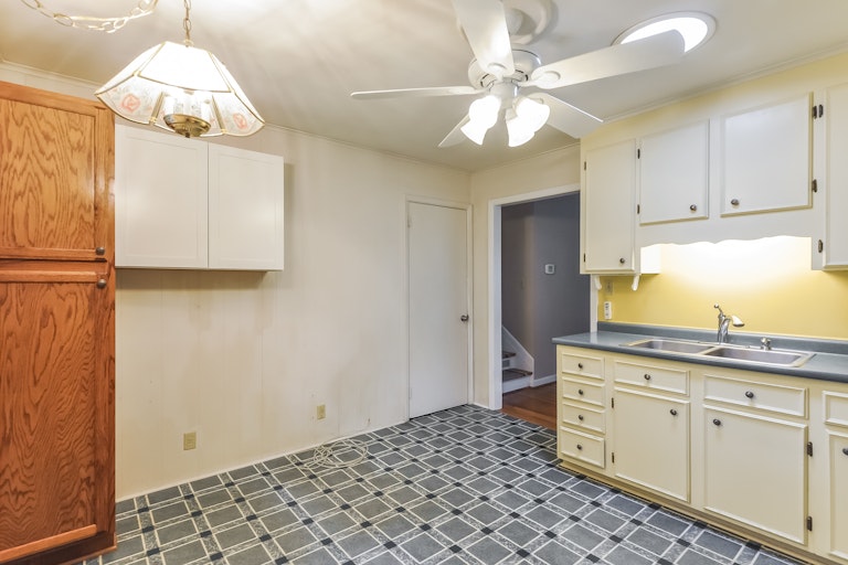 Photo 13 of 25 - 3309 Julian Dr, Raleigh, NC 27604