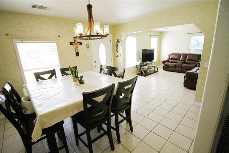 Photo 8 of 39 - 6539 Greenspan Ave, Dallas, TX 75232