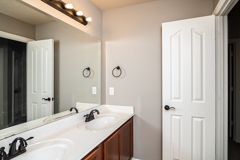 Photo 32 of 36 - 9113 Windsor Dr, Little Elm, TX 75068