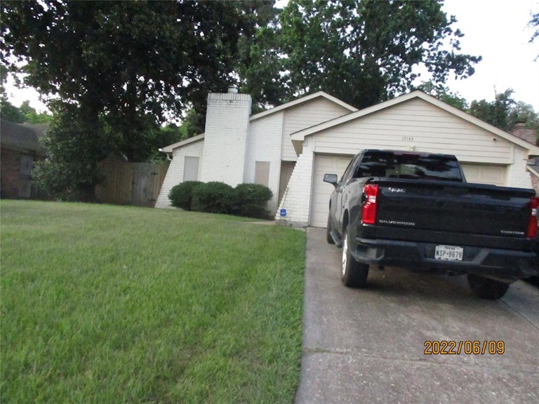 Photo 1 of 9 - 12743 Fern Forest Dr, Houston, TX 77044