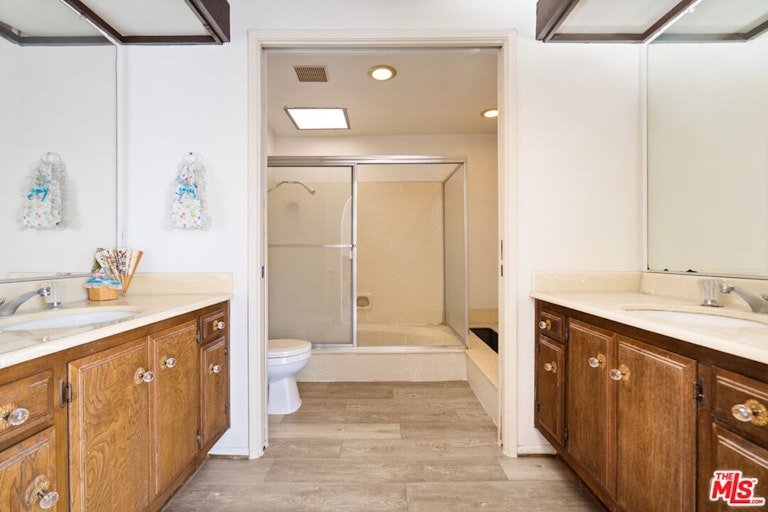 Photo 39 of 53 - 18502 Entrada Ct, Porter Ranch, CA 91326