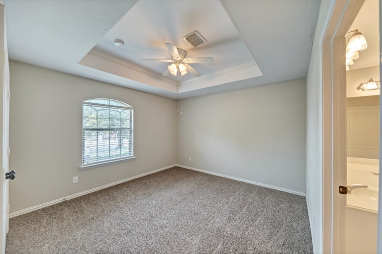 Photo 25 of 32 - 1105 NW Renfro St, Burleson, TX 76028