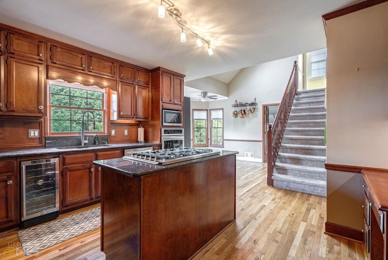 Photo 17 of 81 - 797 Oxford Ct SW, Lilburn, GA 30047