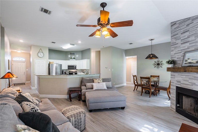 Photo 21 of 40 - 21004 Apache Plum Ln, Pflugerville, TX 78660