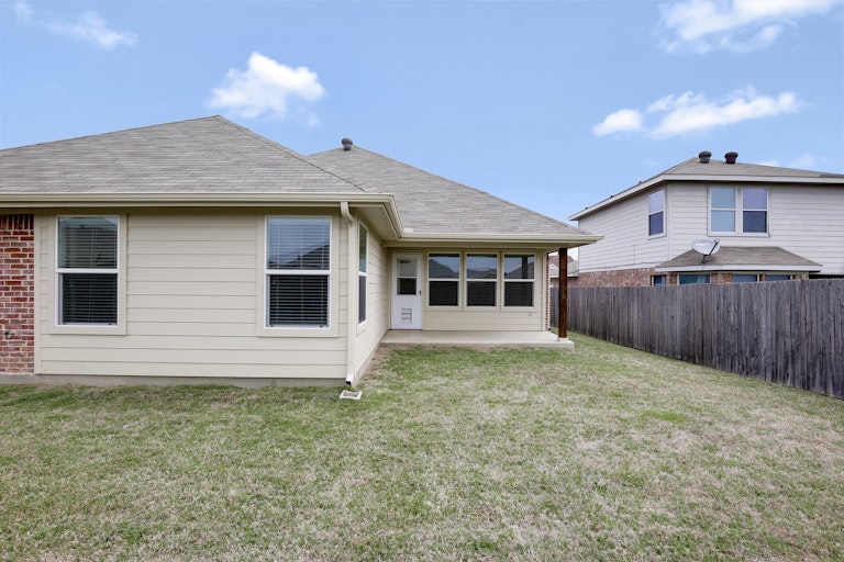 Photo 5 of 26 - 4021 Winter Springs Dr, Fort Worth, TX 76123