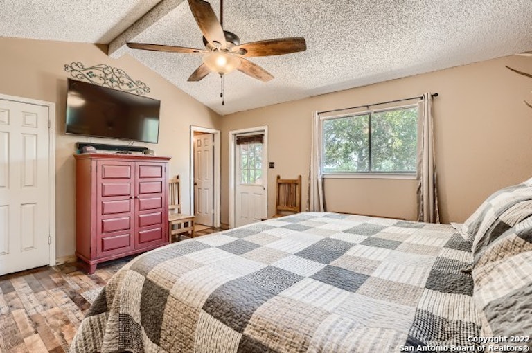 Photo 19 of 38 - 1122 Crescent Hill Dr, San Antonio, TX 78253