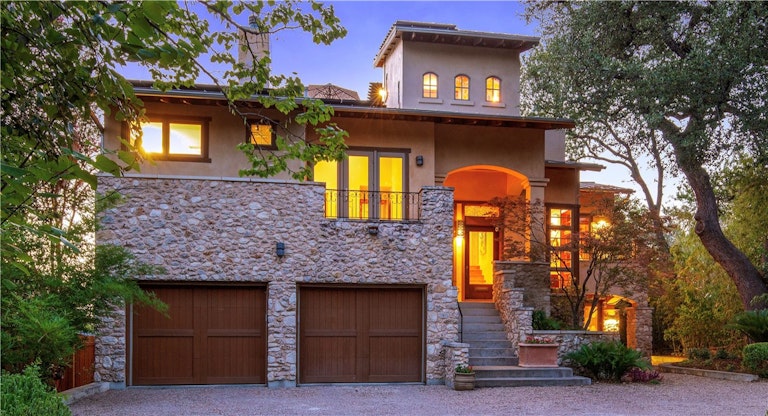 Photo 1 of 37 - 2018 Travis Heights Blvd, Austin, TX 78704