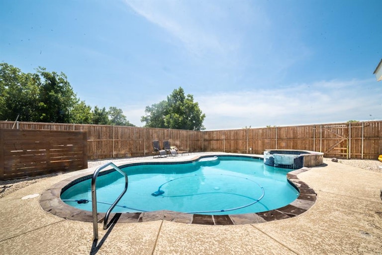 Photo 19 of 28 - 7301 Fishtrap Rd, Crossroads, TX 76227