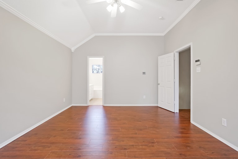 Photo 19 of 24 - 2504 Pinegrove Cir, Arlington, TX 76006