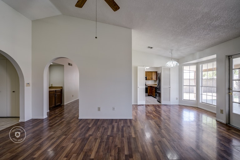 Photo 16 of 29 - 3856 W Wagoner Rd, Glendale, AZ 85308