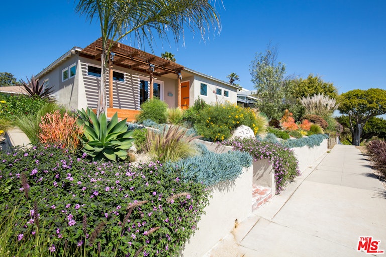 Photo 1 of 24 - 2121 Marine St, Santa Monica, CA 90405