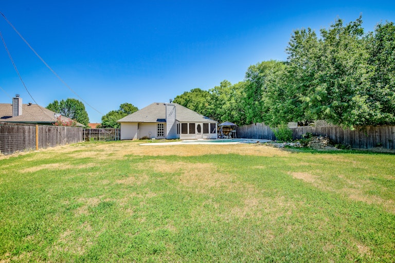 Photo 7 of 30 - 627 Stagecoach Dr, Little Elm, TX 75068